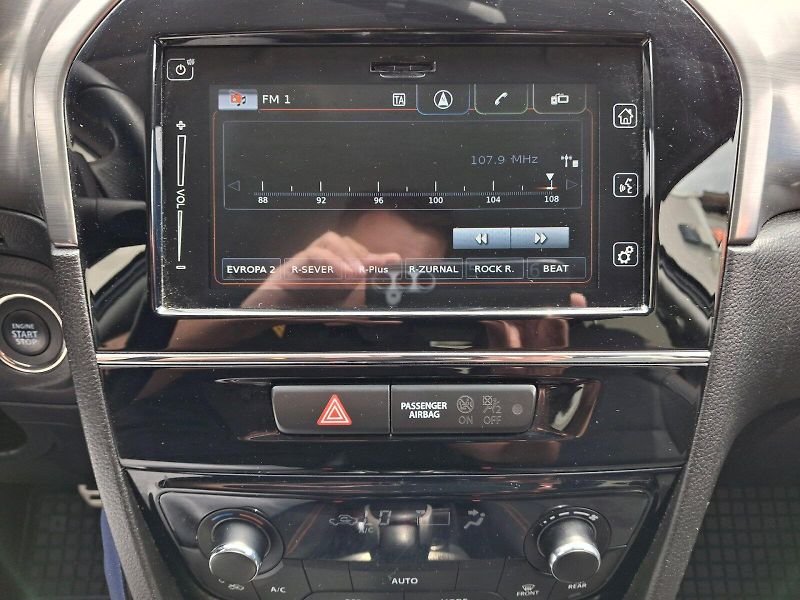 Suzuki Vitara (2017) Automat 4x4 1,4i 103kW - fotka 21 z 33