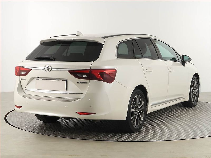 Toyota Avensis (2015) 2.0 D-4D, Navi, Tempomat - fotka 5 z 17