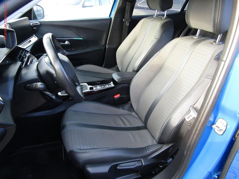 Peugeot 2008 (2021) 1.5 HDi, ČR, Allure, navi - fotka 9 z 21