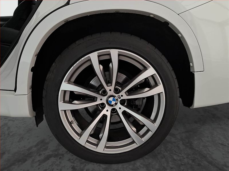 BMW X6 (2018) xDrive30d - fotka 15 z 24