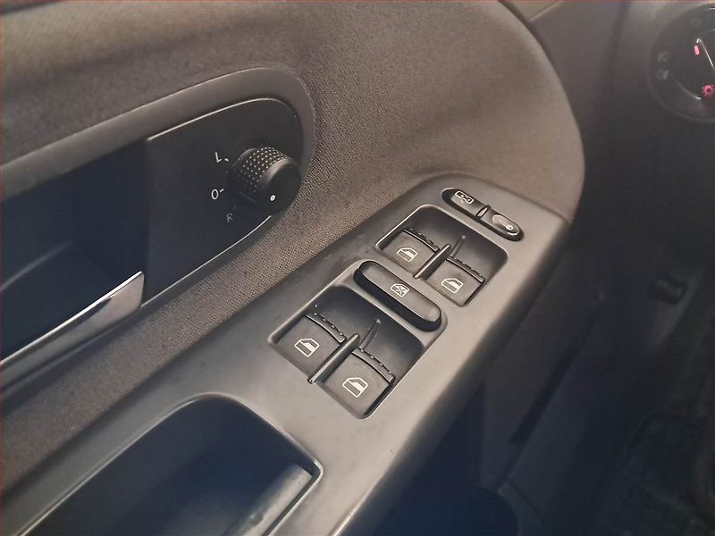 Volkswagen Sharan (2004) 1.9 TDI, po STK, Tažné - fotka 15 z 15