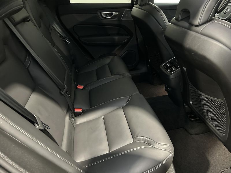 Volvo XC60 2.0  B4 4x4 ULTIMATE - fotka 19 z 48