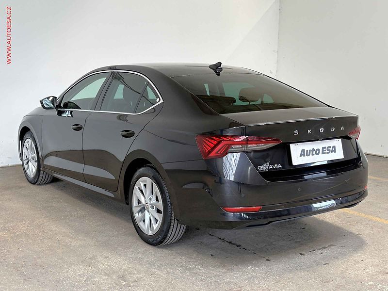 Škoda Octavia (2021) 1.5TSi, ČR, AC, výhřev sed. - fotka 6 z 17