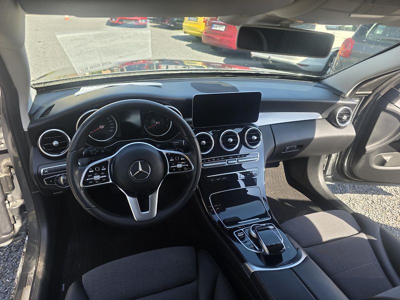 Mercedes-Benz Třídy C C200D 9G  Full LED Facelift  - fotka 13 z 23