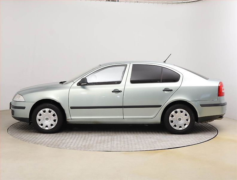 Škoda Octavia (2011) 1.6, Serv.kniha - fotka 3 z 15