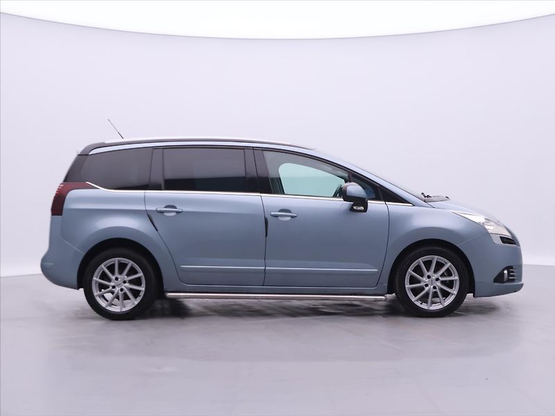 Peugeot 5008 2,0 HDI 110kW CZ Panorama - fotka 8 z 34