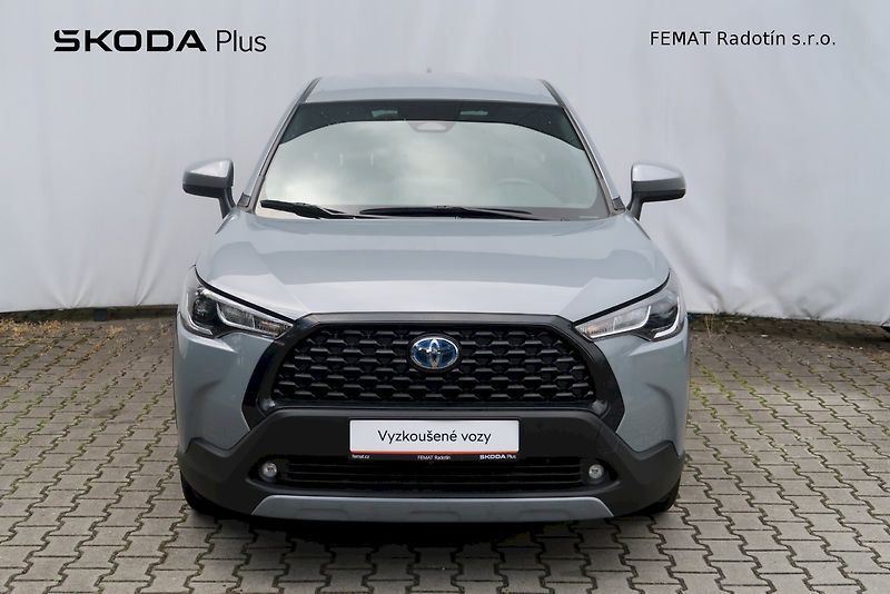 Toyota Corolla Cross (2024) Comfort Business 2,0 Hybrid 4x - fotka 4 z 28