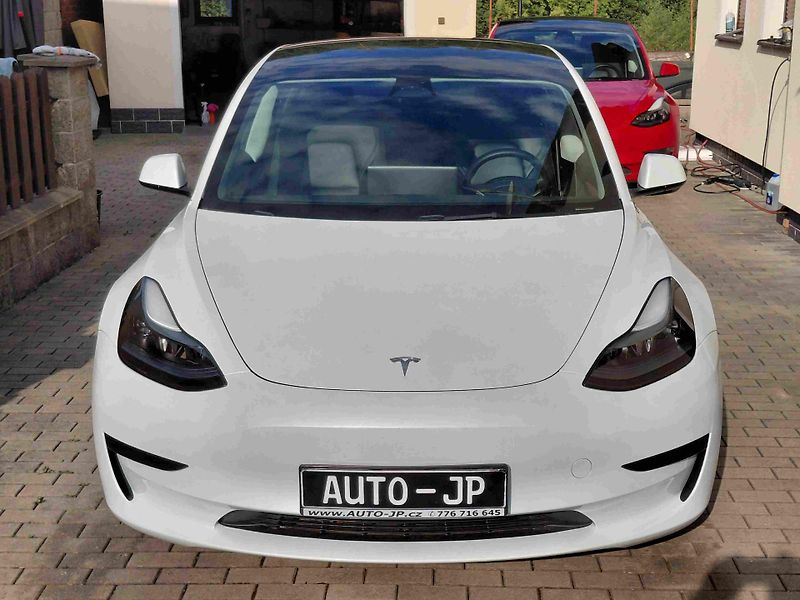 Tesla Model 3 RWD LED ACC 18ALU NAVI SOH 92% - fotka 7 z 17