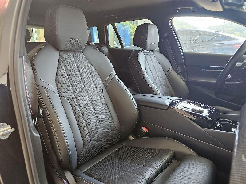 BMW Řada 5 540d xDrive Touring - fotka 17 z 39