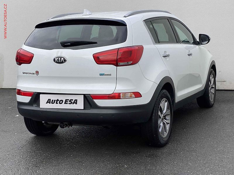 Kia Sportage (2015) 1.6 GDi, AC, TZ, navi - fotka 4 z 19