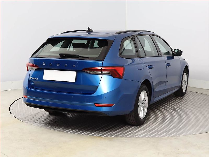 Škoda Octavia (2021) Ambition 1.0 TSI, ČR,1.maj - fotka 5 z 13