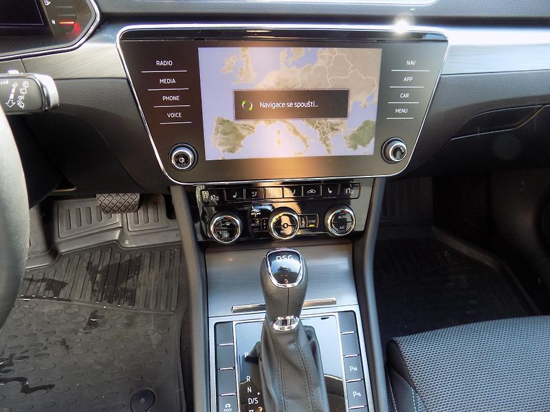 Škoda Superb (2021) 1.5 TSi Style Plus - fotka 14 z 15