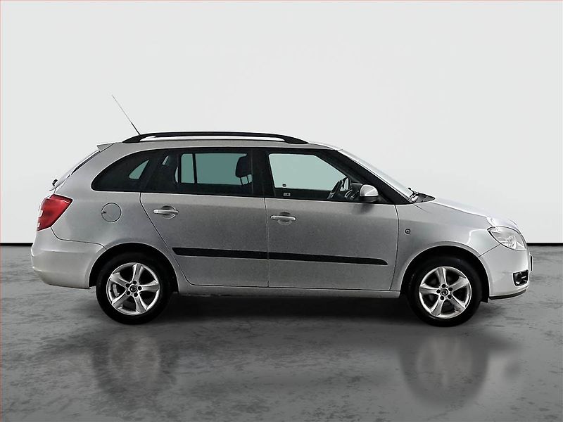 Škoda Fabia (2009) Elegance 1.6 16V, ČR,1.maj - fotka 6 z 17