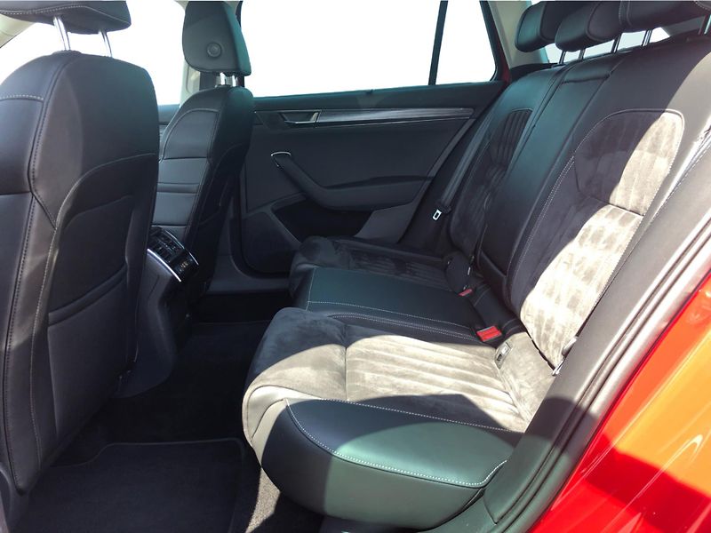Škoda Superb COMBI 2.0 TSi DSG 7st. STYLE - fotka 12 z 30