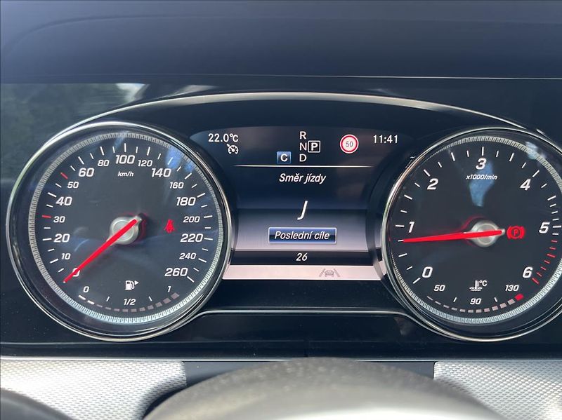 Mercedes-Benz Třídy E 2,0 E 220 d / 9G-TRONIC - fotka 31 z 48