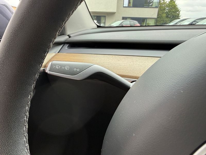 Tesla Model Y Long Range AWD 20´ - fotka 32 z 40