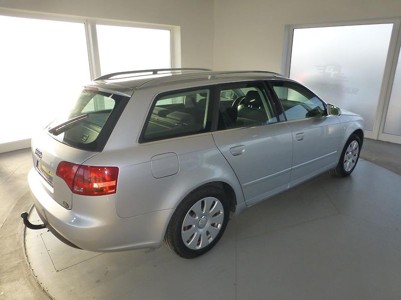 Audi A4 (2006) 1,6I**DIGIKLIMA**ALU**TAŽNÉ - fotka 6 z 25