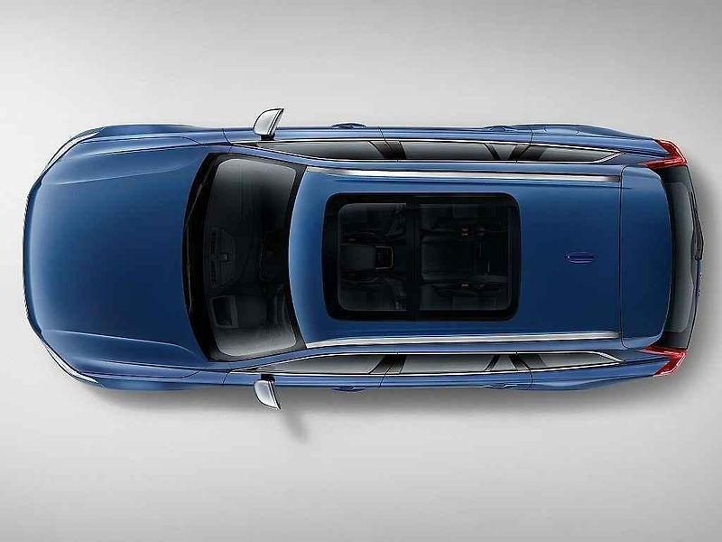 Volvo XC90 v provedení R-Design.