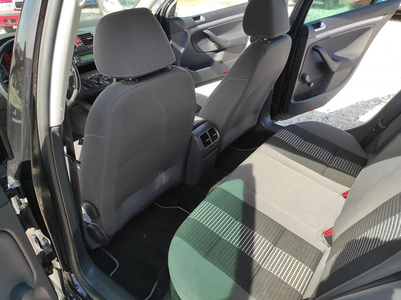 Volkswagen Golf V,  UNITED, VELICE PĚKNÝ - fotka 12 z 22