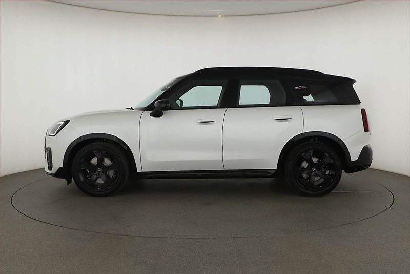 Mini Countryman (2025) S All4, JCW, HUD, Kamera, Navi - fotka 3 z 23