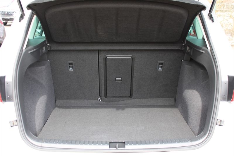 Seat Ateca 2,0 TDI  ČR,1.MAJ,A/T,4x4,FR - fotka 33 z 41