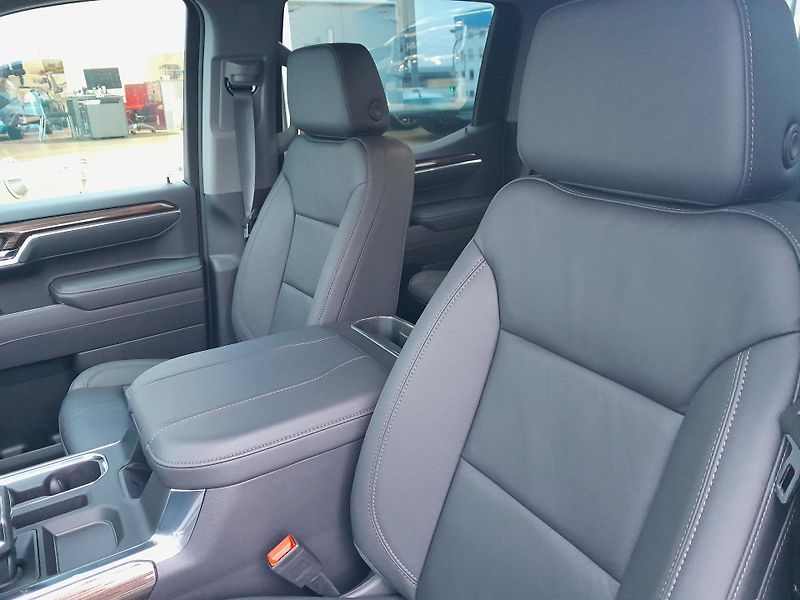 Chevrolet Silverado (2026) 6,2 V8 Trail Boss Z71 - fotka 27 z 45