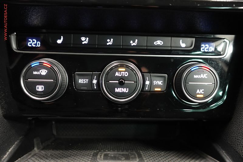 Volkswagen Passat (2020) 2.0TDi, DSG, LED, navi - fotka 18 z 22