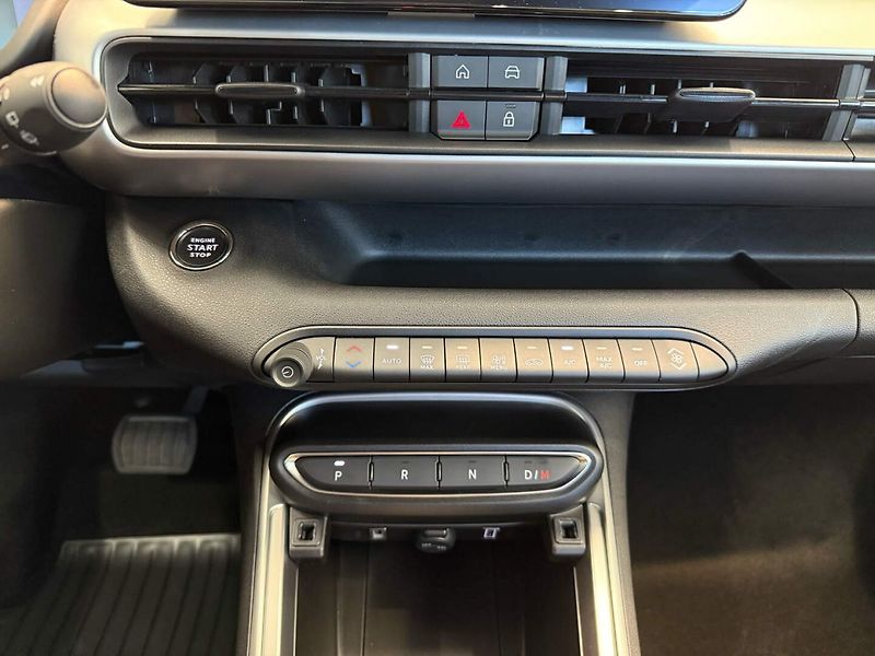 Jeep Avenger (2025) 4xe Upland 1.2 Turbo e-Hybrid - fotka 13 z 22