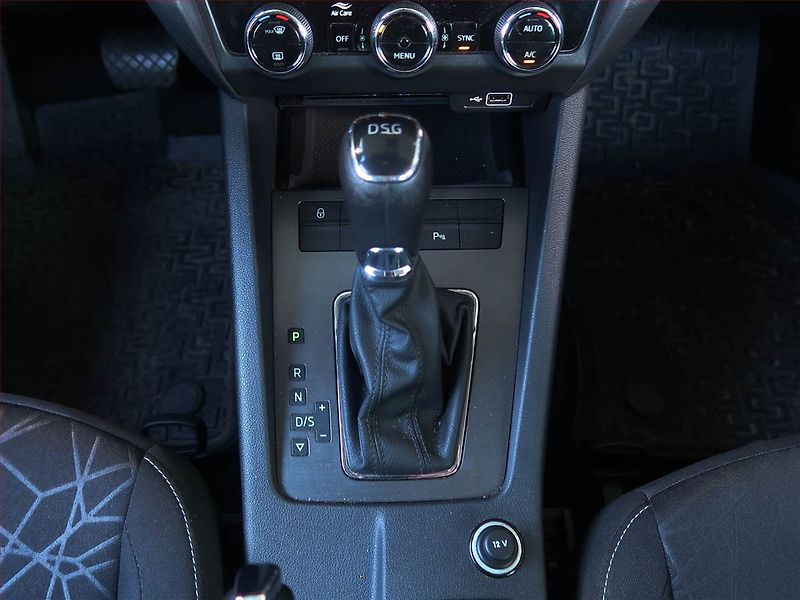Škoda Octavia (2018) 1.5 TSI, Automat, Serv.kniha - fotka 12 z 15