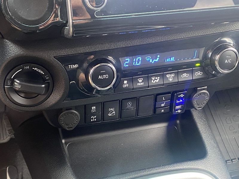 Toyota Hilux 2.4D, ČR, Active, tažné, 4x4 - fotka 23 z 32