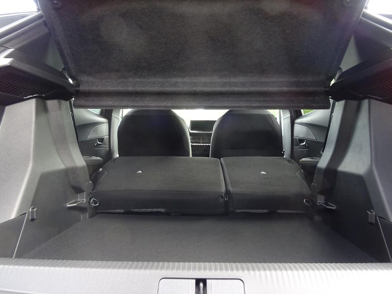 Peugeot 2008 (2026) ALLURE Hybrid 145k e-DCS6 - fotka 13 z 45