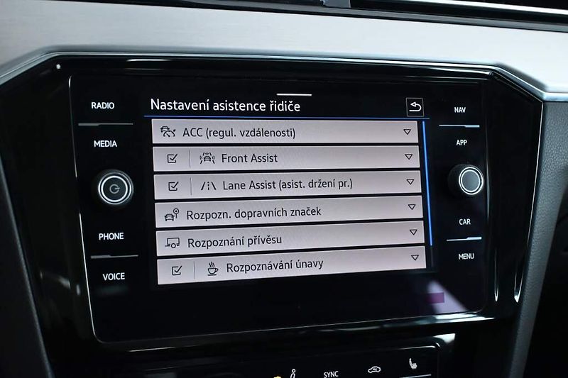 Volkswagen Passat (2022) 2.0 ELEGANCE LED MATRIX ACC Ta - fotka 18 z 32