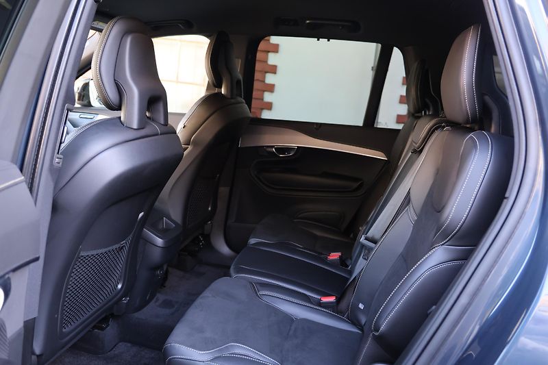 Volvo XC90 (2021) R-Design, B5 AWD mild hybrid - fotka 8 z 24