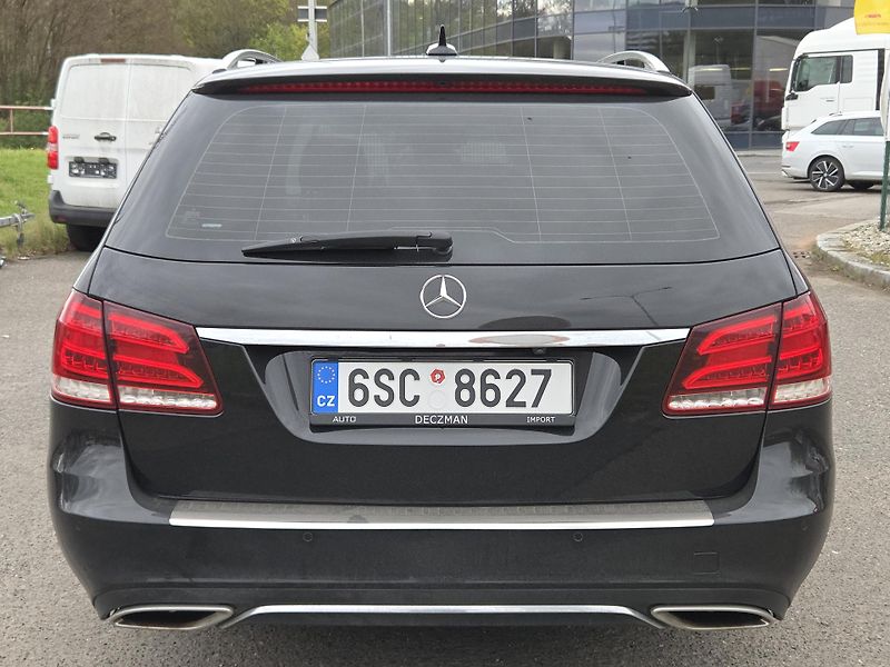 Mercedes-Benz Třídy E (2013) 350BLUETEC 4MATIC splátky všem - fotka 5 z 12