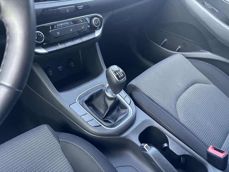 Hyundai i30 COMFORT 1.5 DPI 81 kW    - fotka 19 z 23
