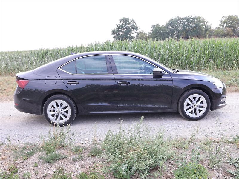 Škoda Octavia 2,0 TDI DSG Style+ DPH CZ - fotka 8 z 32