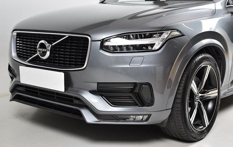 Volvo XC90 (2019) Volvo XC90 R-Design AWD | B&W  - fotka 2 z 31