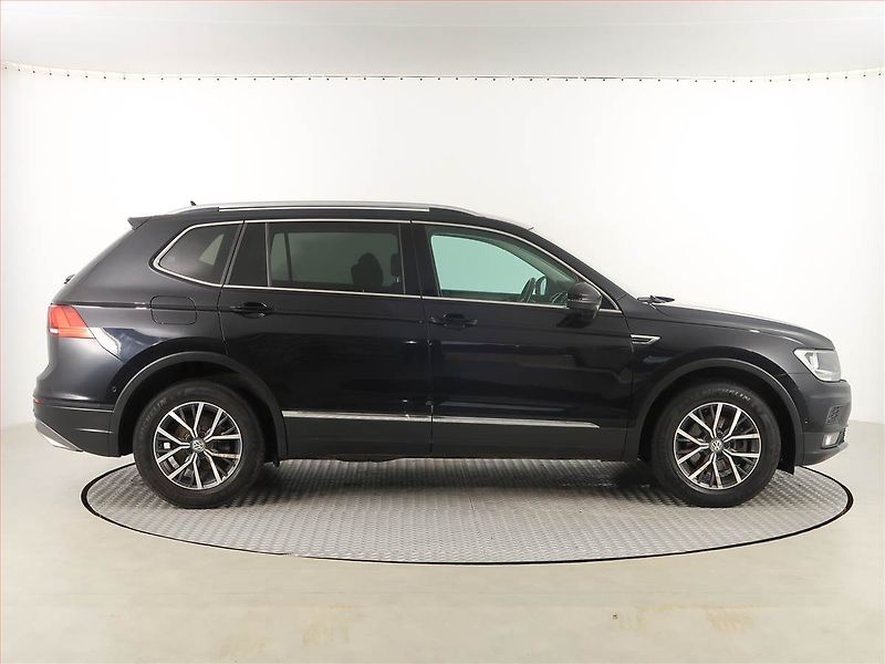 Volkswagen Tiguan Allspace (2018) Comfortline 2.0 TDI, Automat - fotka 6 z 19