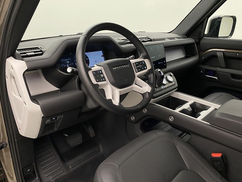 Land Rover Defender D300 X-DYNAMIC HSE AWD AUT CZ - fotka 4 z 53