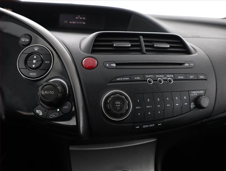Honda Civic (2006) 1.4 i-DSI, ČR,1.maj, po STK - fotka 9 z 11