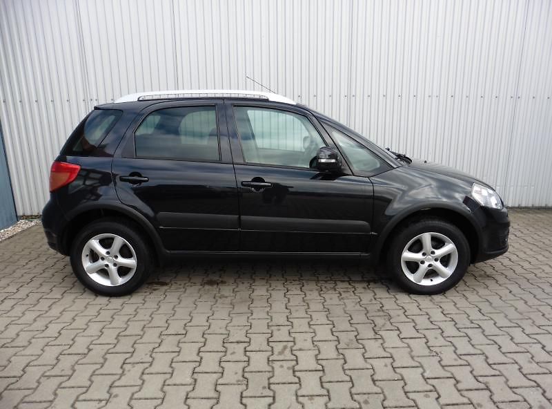 Suzuki SX4 1,6 VVTi Style 4x4 Navi 1.maj. - fotka 4 z 16