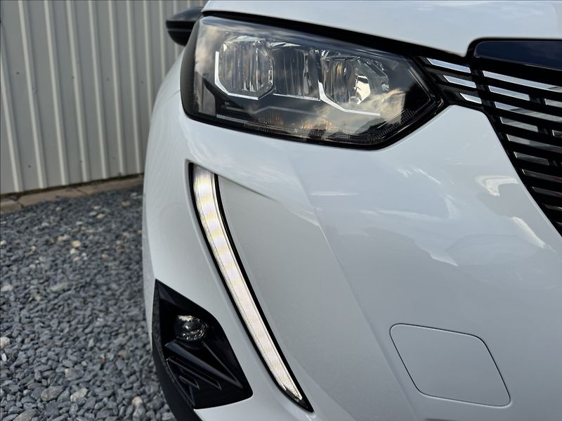 Peugeot 2008 1,2 i ALLURE DPH 1.maj původČR - fotka 8 z 50