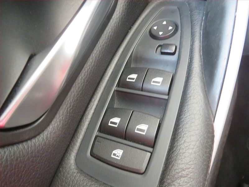 BMW Řada 3 (2013) 320 d, Navi, Tempomat - fotka 17 z 17
