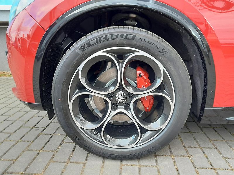 Alfa Romeo Stelvio (2026) Veloce 4x4 2,0 280PS - fotka 13 z 38