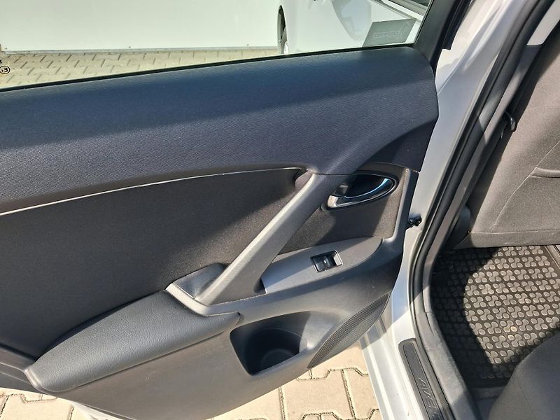 Toyota Avensis 1.8 Valvematic Business Navi - fotka 22 z 23
