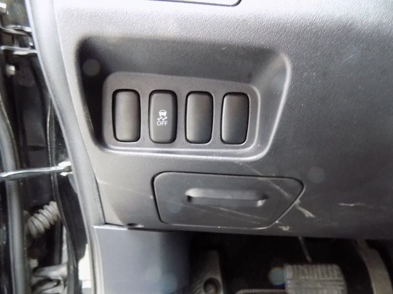 Mitsubishi Outlander (2012) 2.2DI-D/AWD/1.Maj.ČR/7.míst/ - fotka 28 z 45