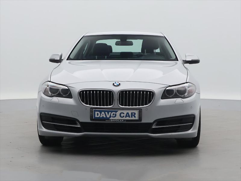 BMW Řada 5 2.0 520d 135kW Aut. Xenon Navi - fotka 2 z 34