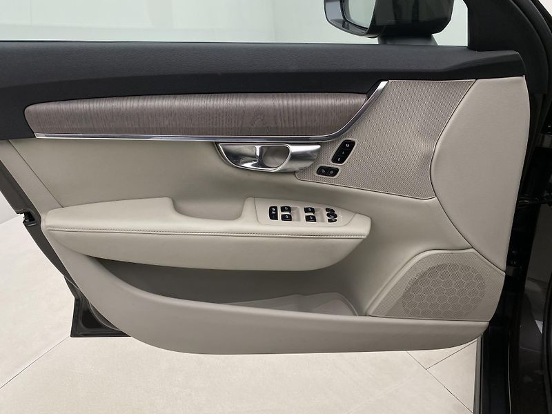 Volvo V90 CC B4 AWD CORE AUT CZ - fotka 7 z 52