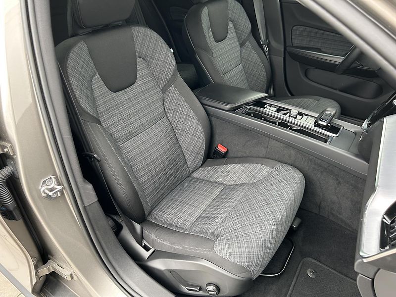 Volvo V60 2.0  B4 4x4 Cross Country PRO - fotka 13 z 25