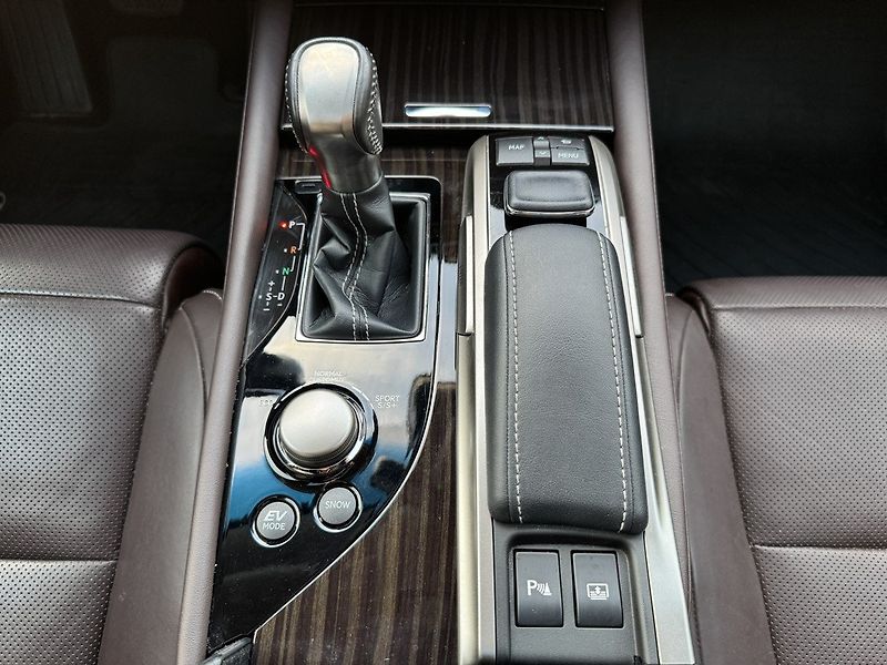 Lexus GS 450h (2018) 3.5i Hybrid LED Navi Kamera - fotka 10 z 49